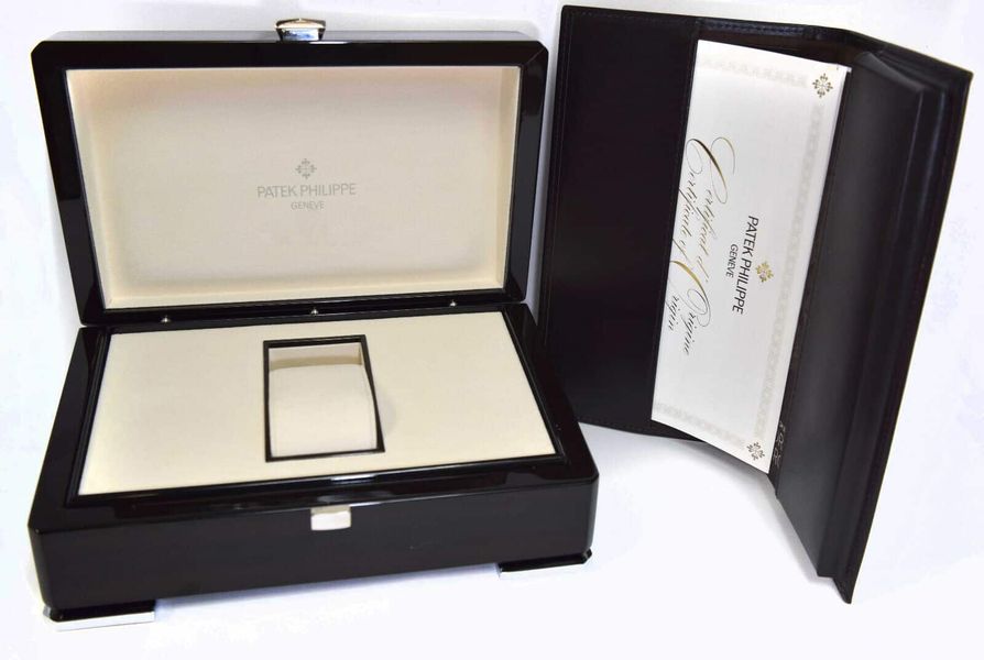 Patek Philippe Calatrava 5227R-001